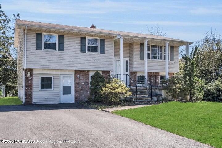 815 Royal Lane, Toms River, New Jersey image 4