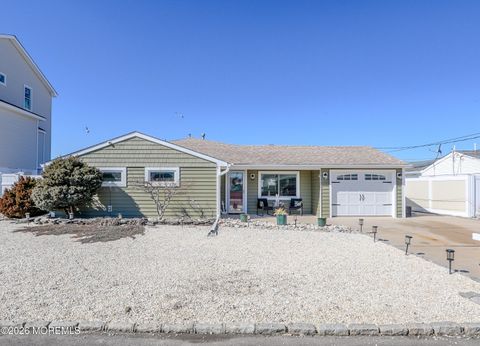 Homes For Sale - 16 Peg Leg Way<br/> Waretown, NJ 08758