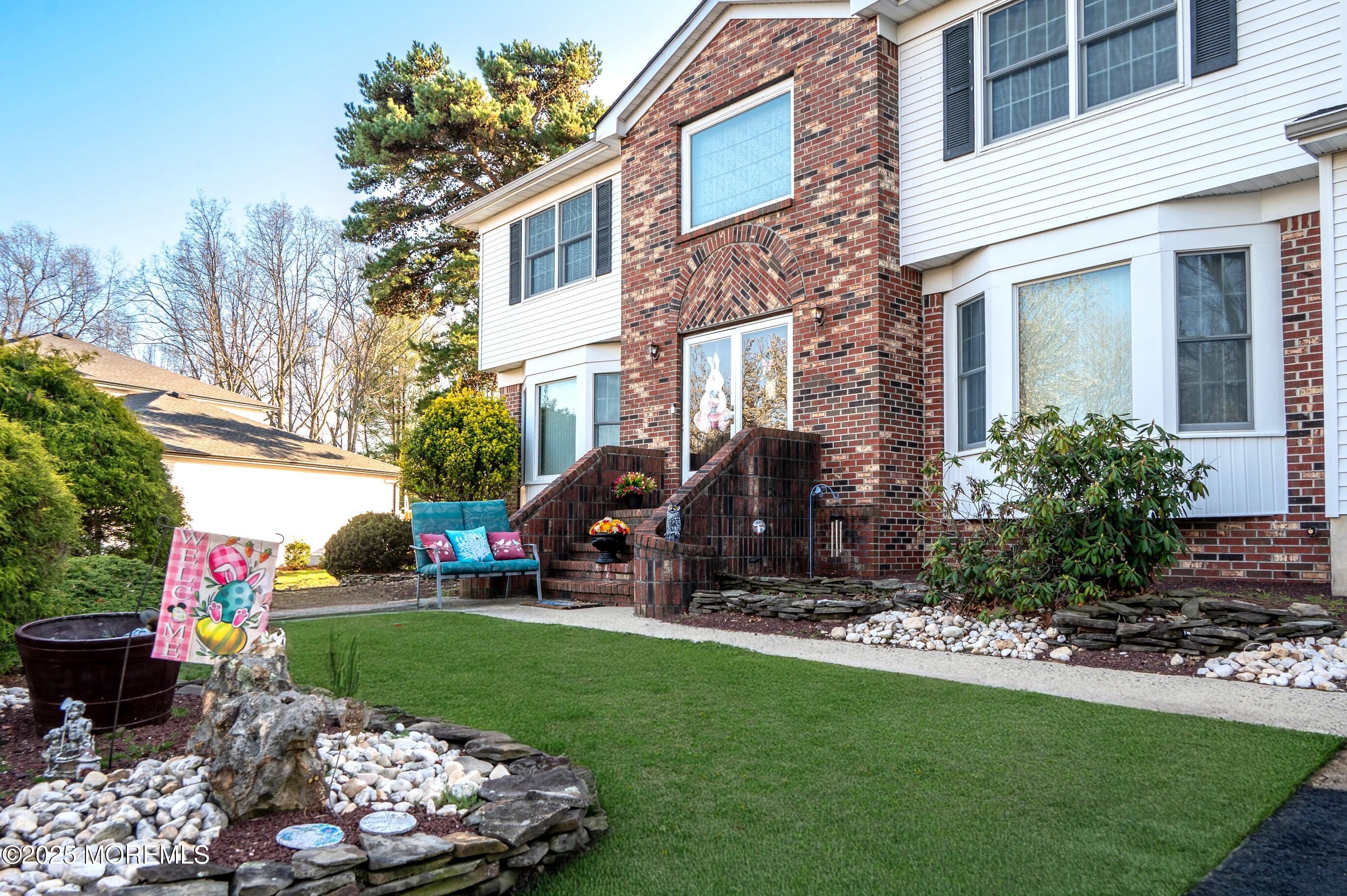 11 Walnut Lane, Manalapan, New Jersey image 2