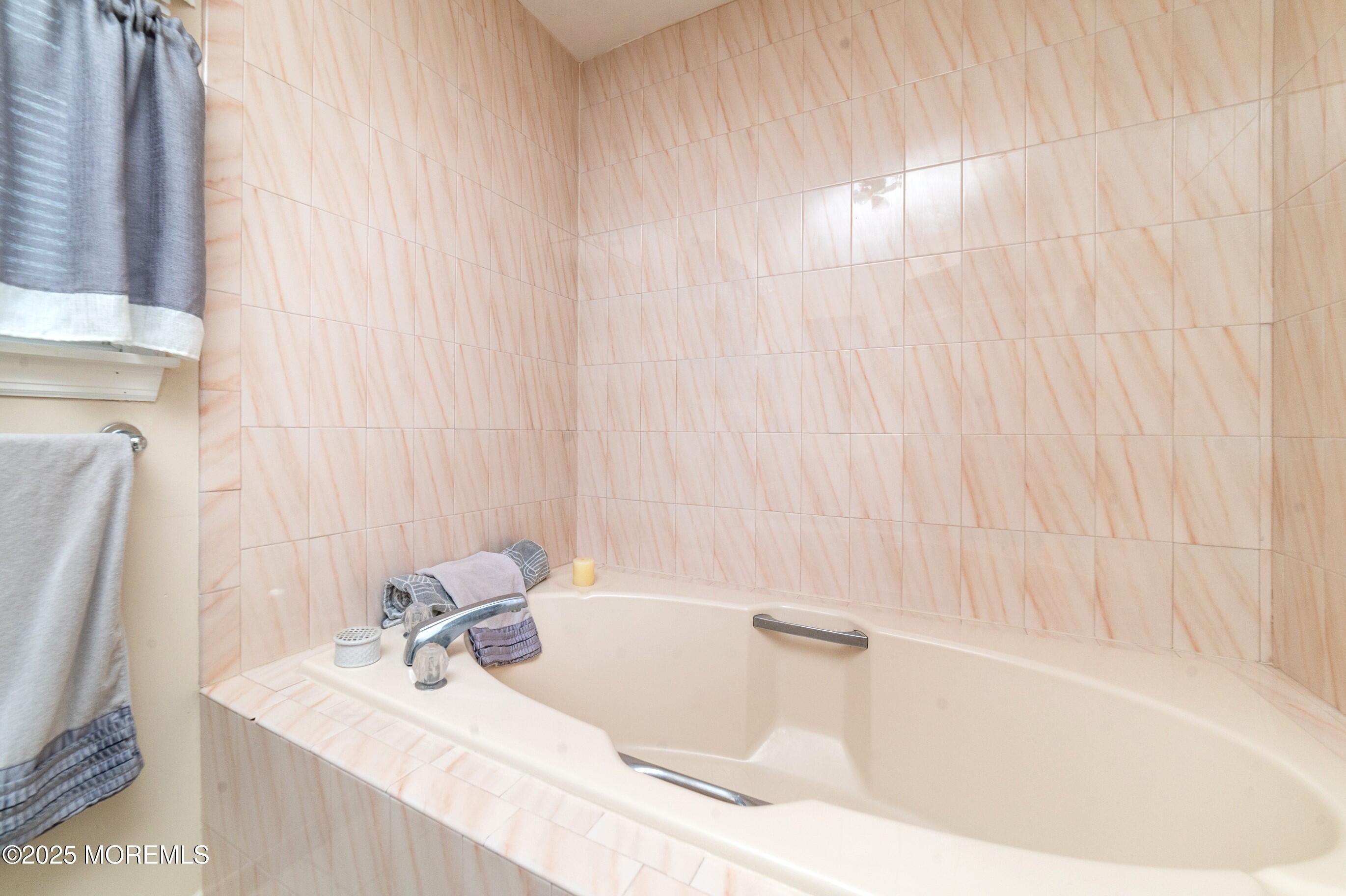 11 Walnut Lane, Manalapan, New Jersey image 21
