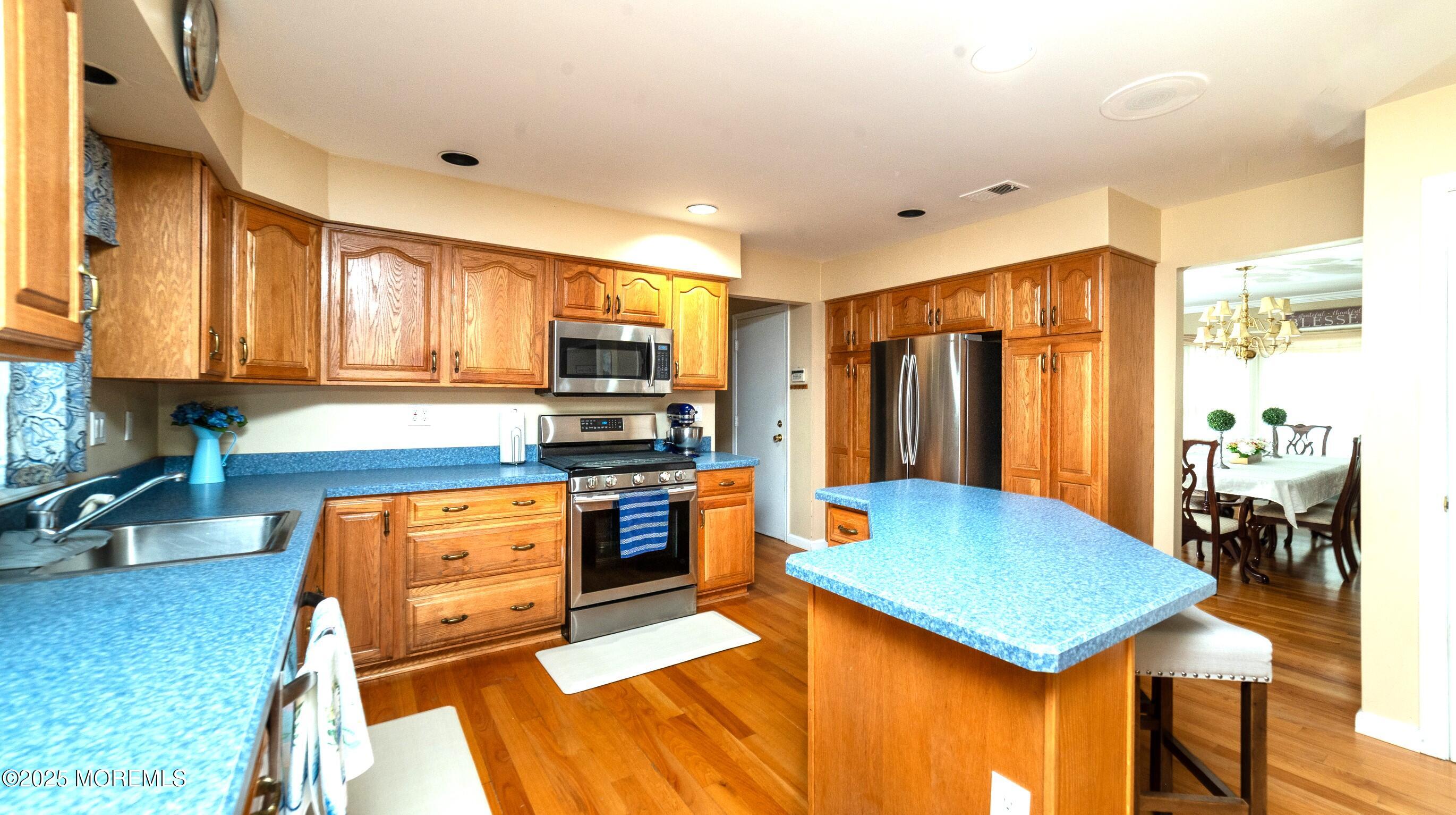 11 Walnut Lane, Manalapan, New Jersey image 12