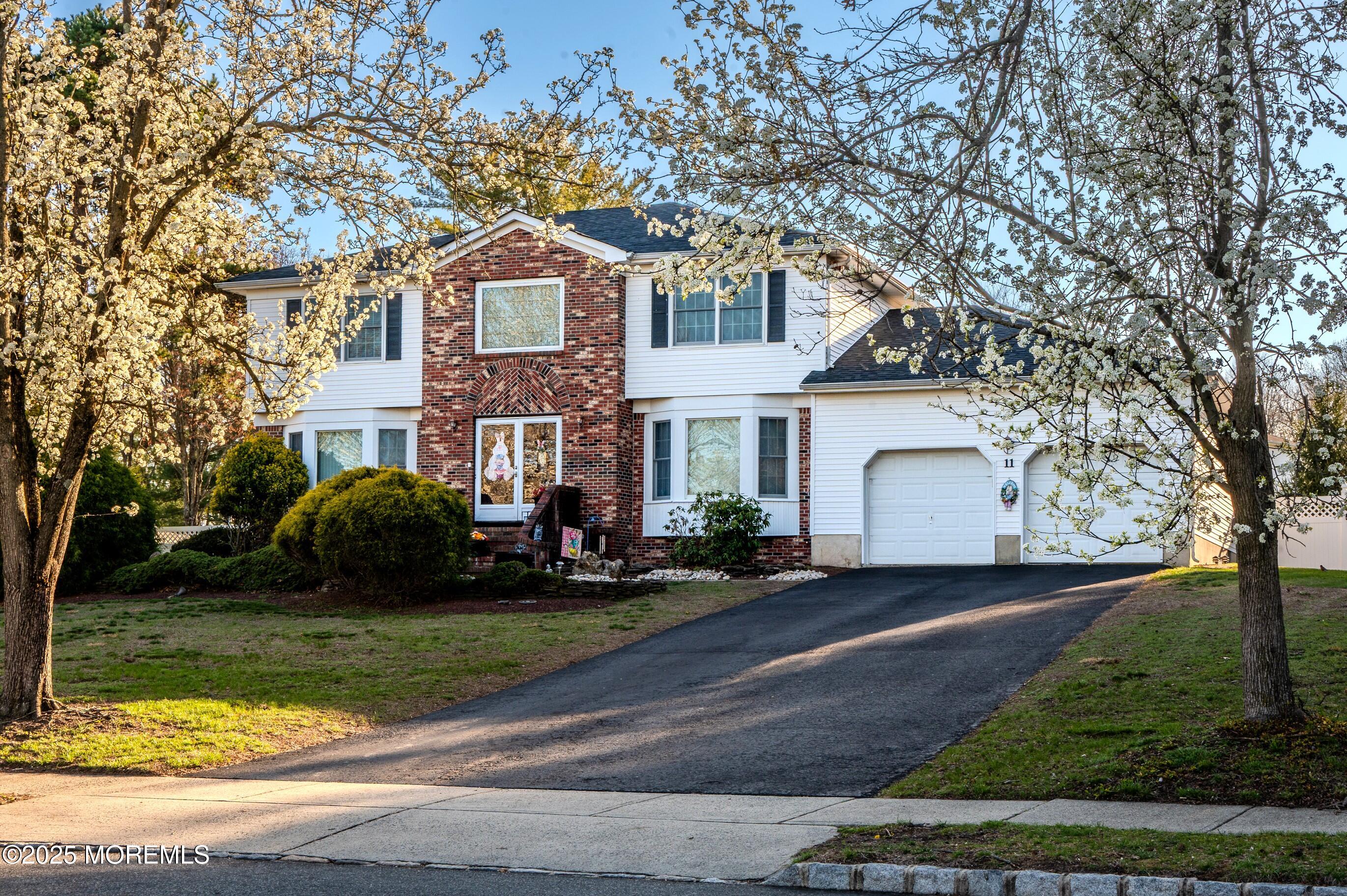 11 Walnut Lane, Manalapan, New Jersey image 1