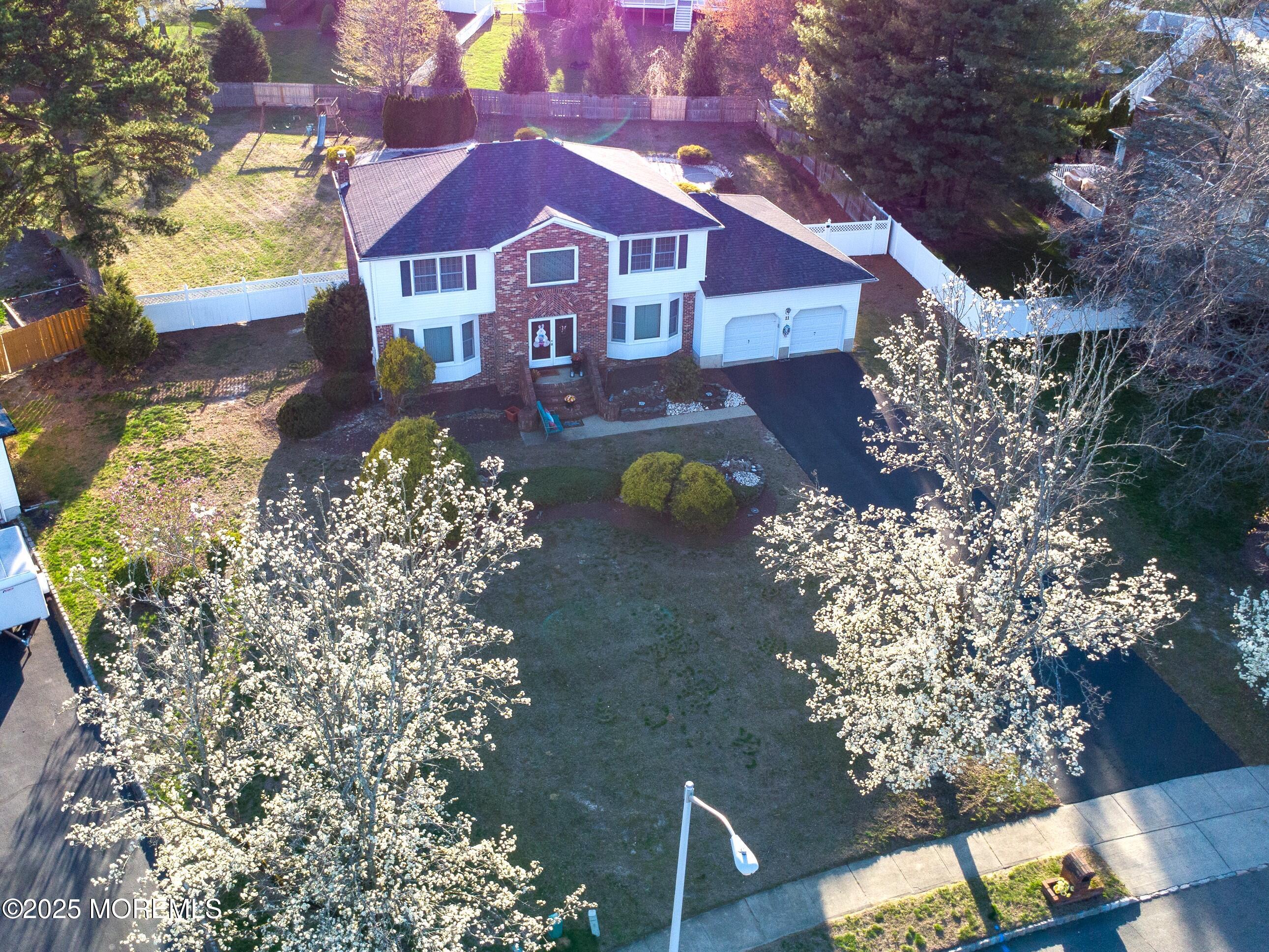11 Walnut Lane, Manalapan, New Jersey image 4