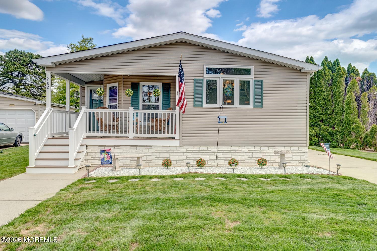 902 Oak Ridge Terrace
