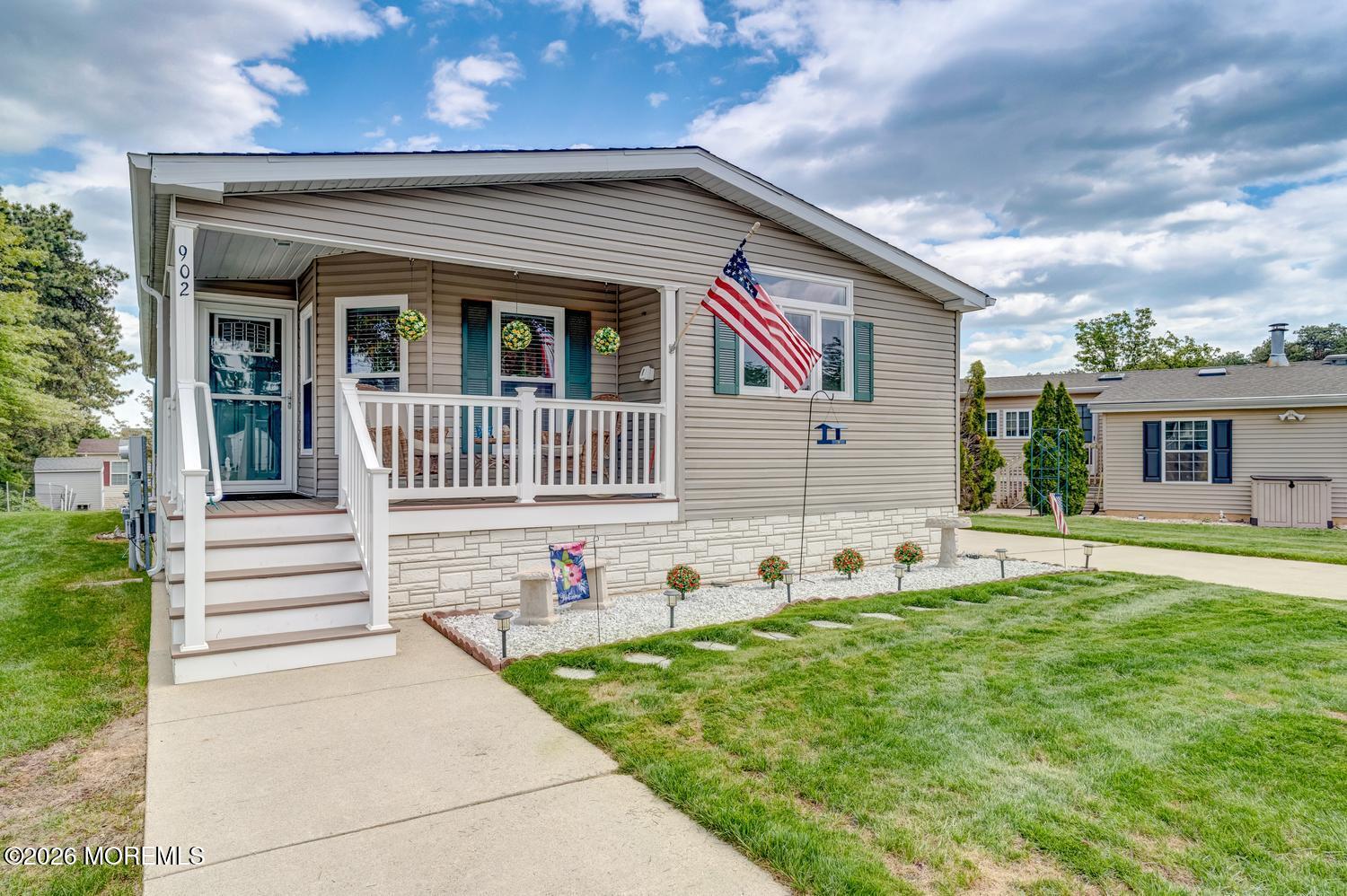 902 Oak Ridge Terrace