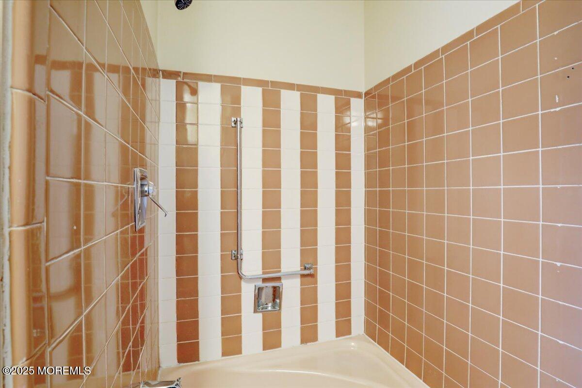 86E Dorchester Drive, Lakewood, New Jersey image 25