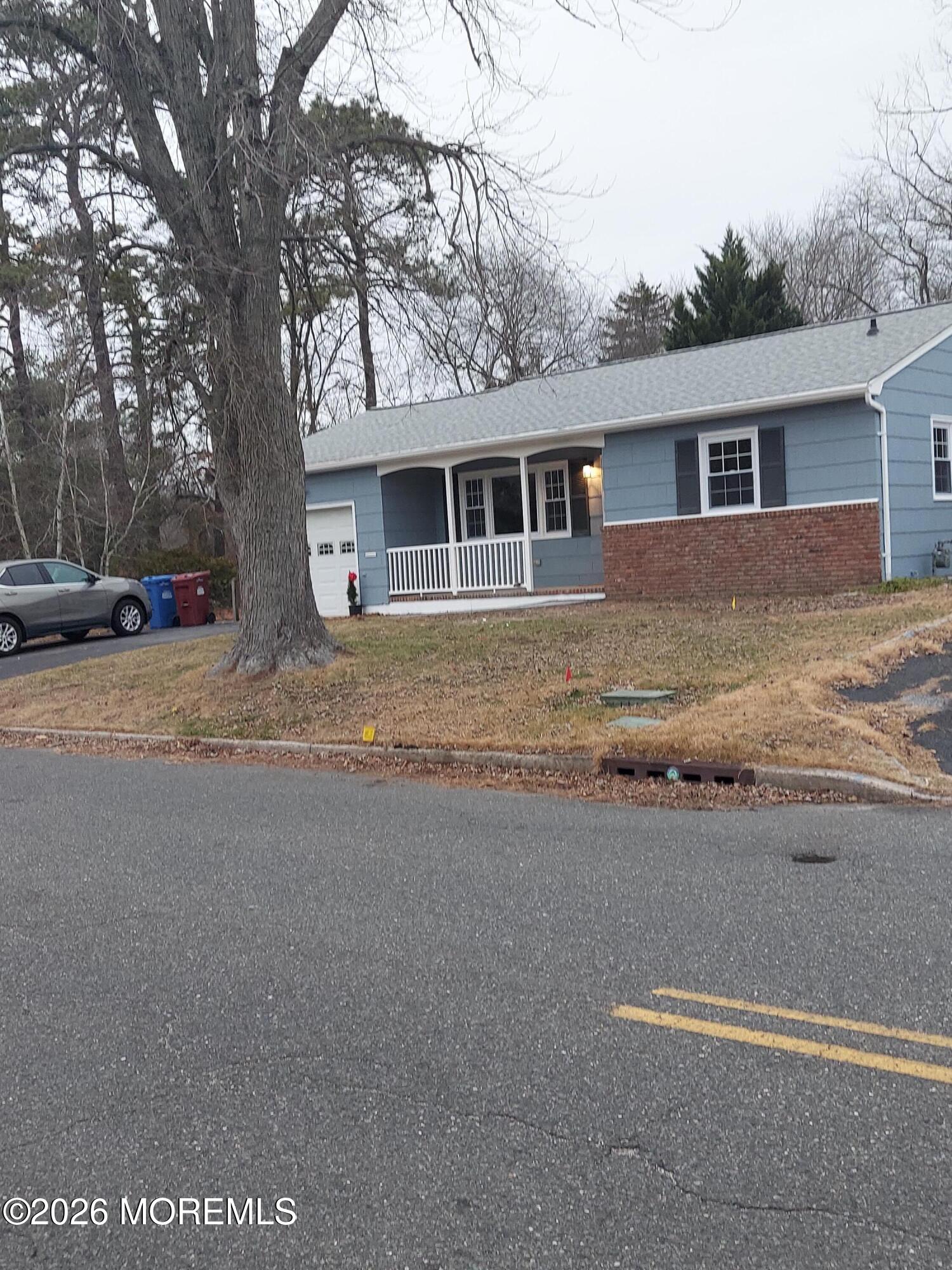 843 N Edgebrook Drive N