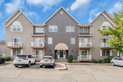 Condo For Sale - 472 Forest Street #204<br/> Kearny, NJ 07032