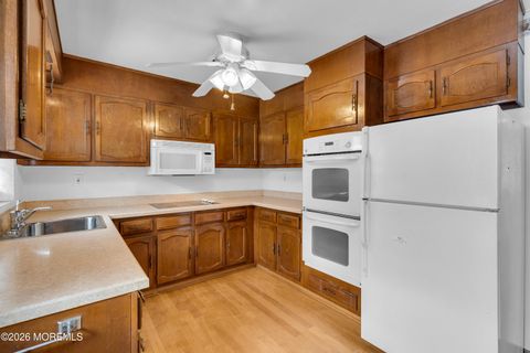 4b Cambridge Circle Manchester NJ 08759