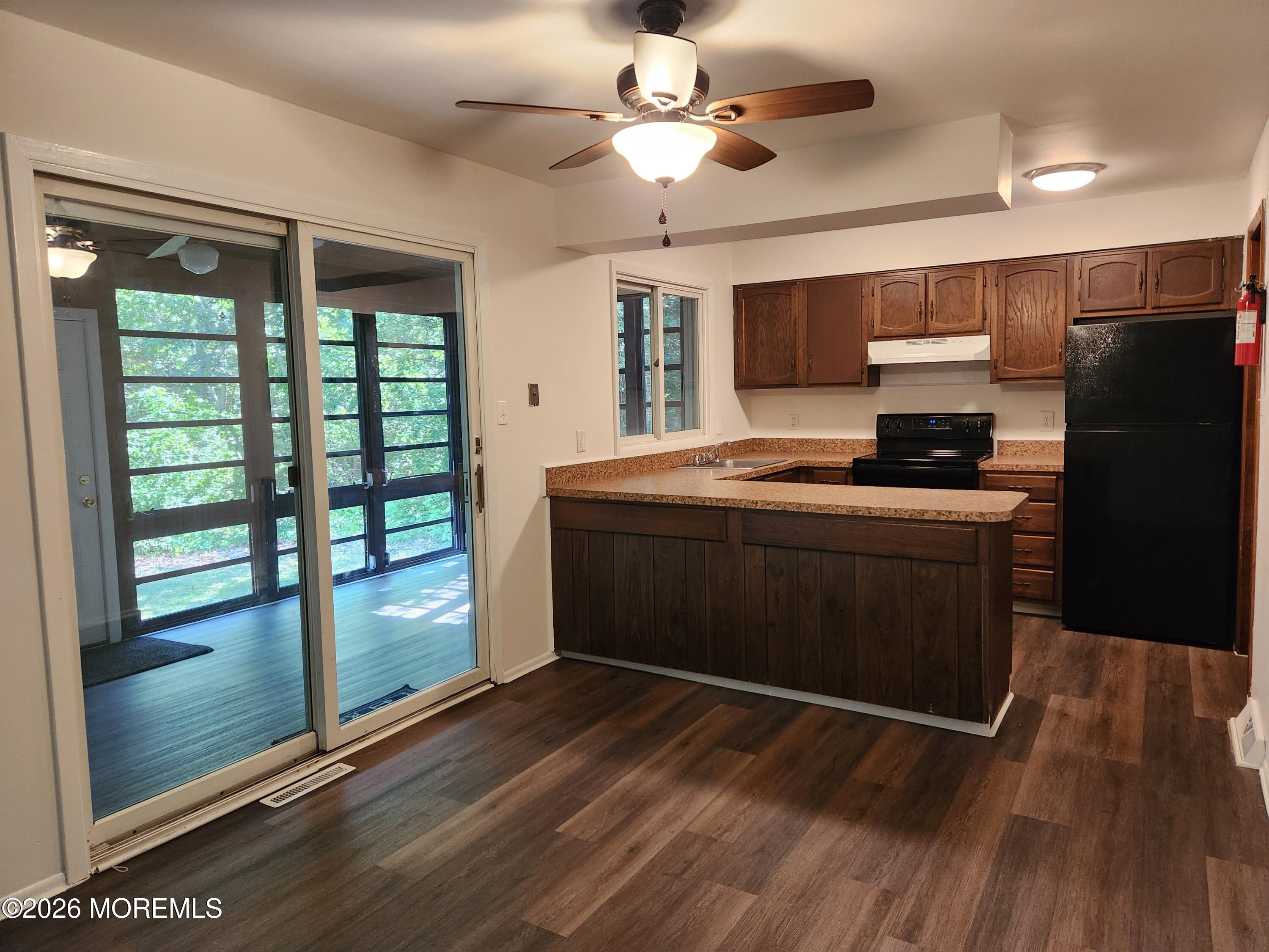 126 E Holly Lane 303