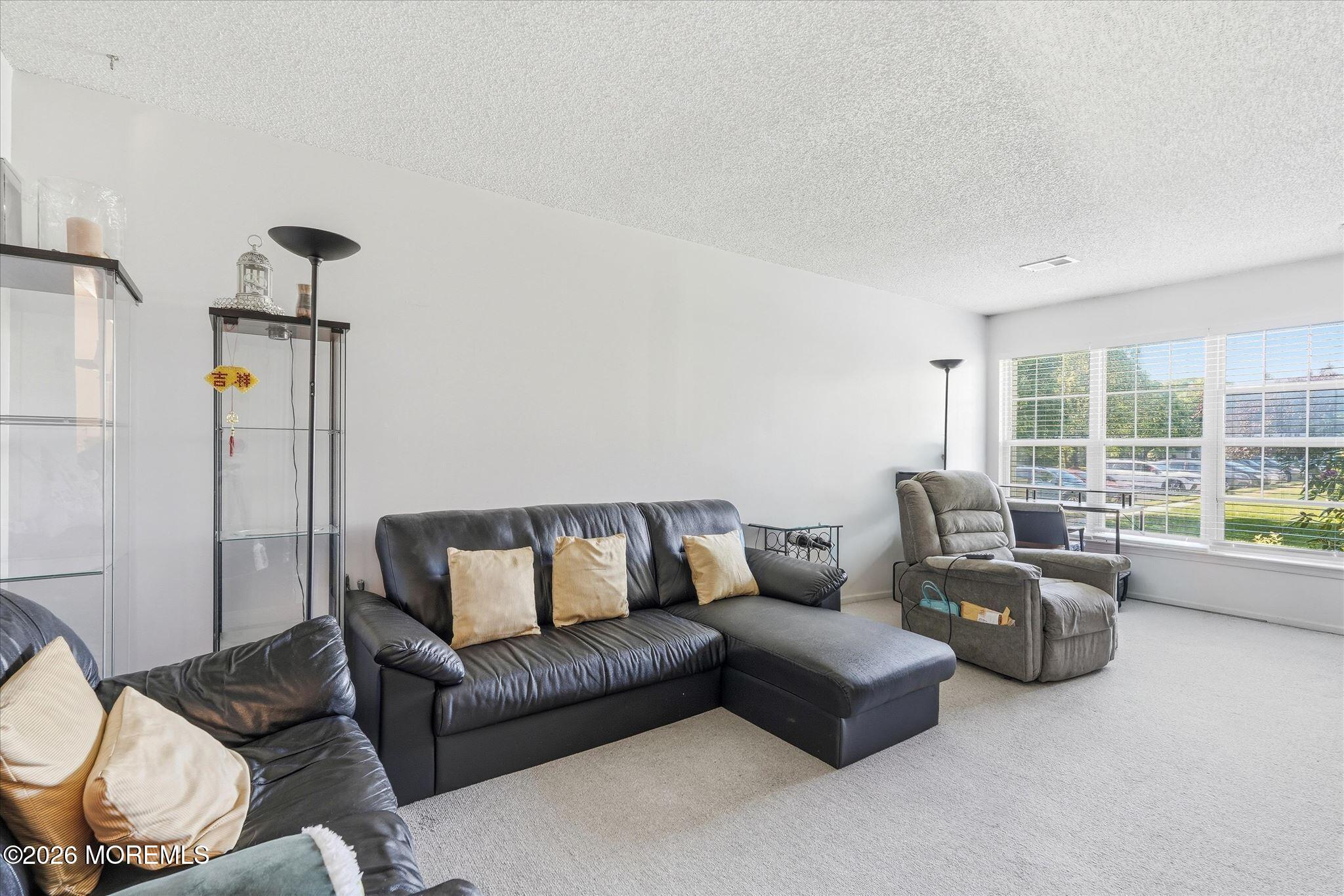 8 Stuart Drive 4
