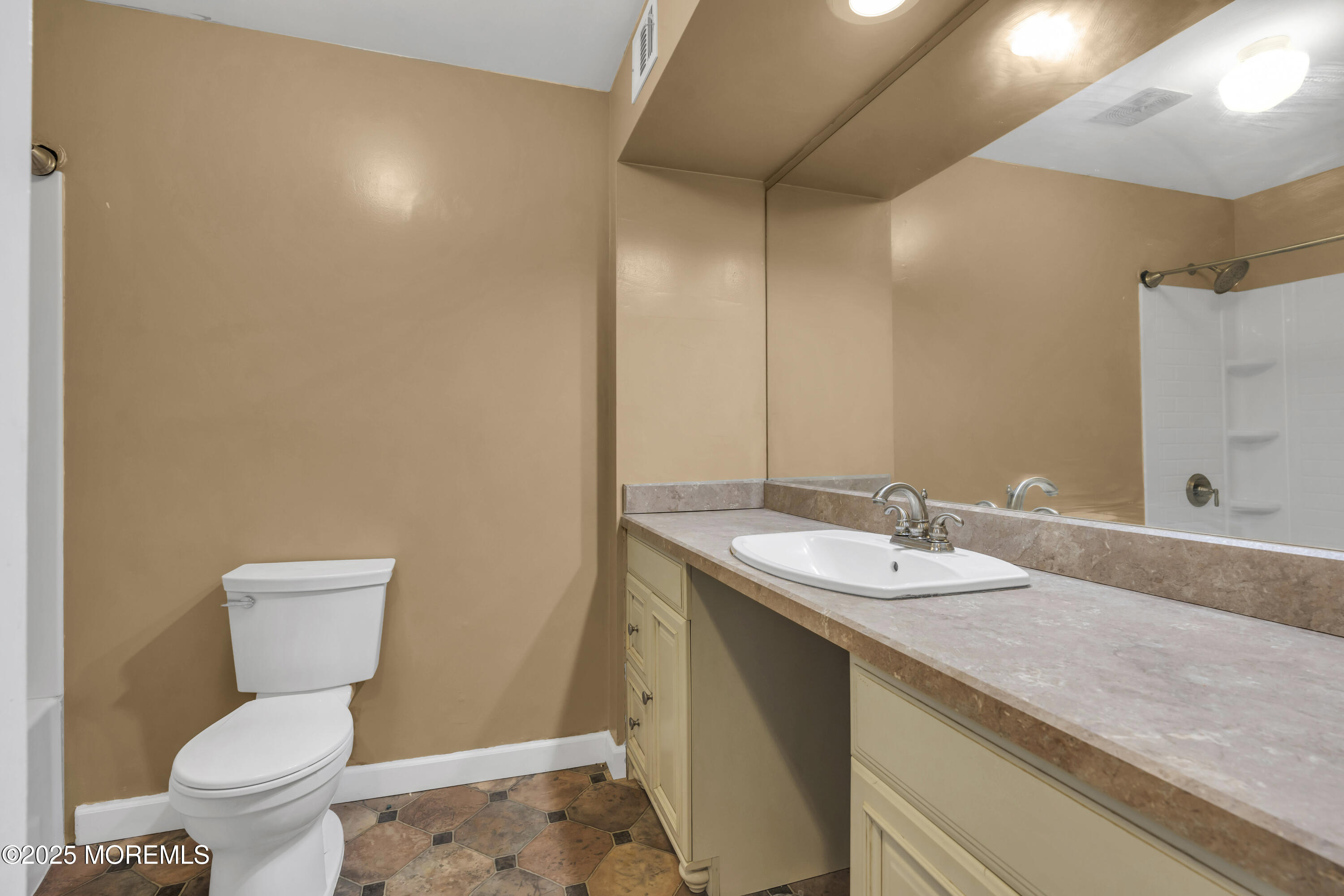 41 Brookview Lane, Aberdeen, New Jersey image 17