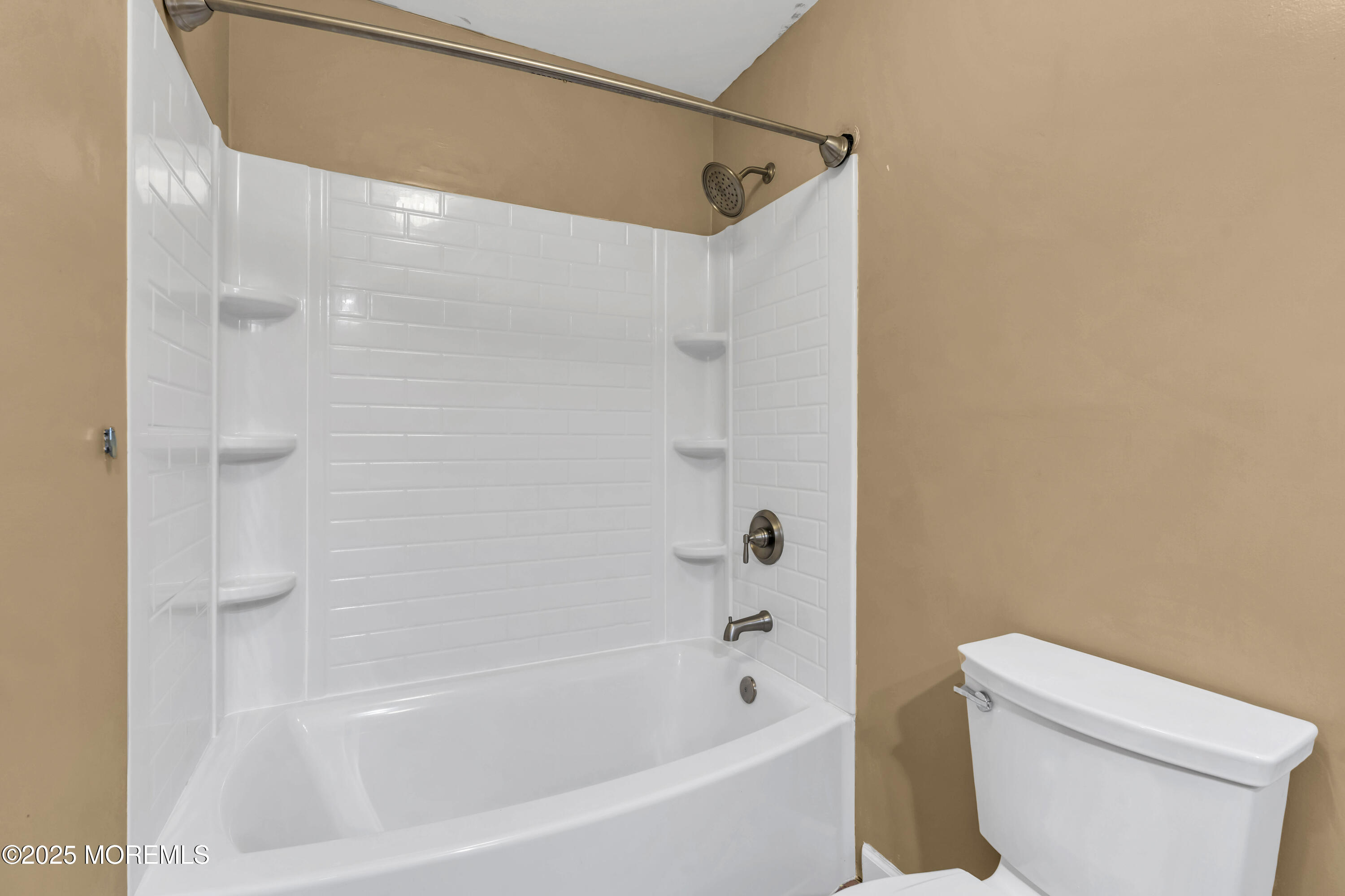 41 Brookview Lane, Aberdeen, New Jersey image 18
