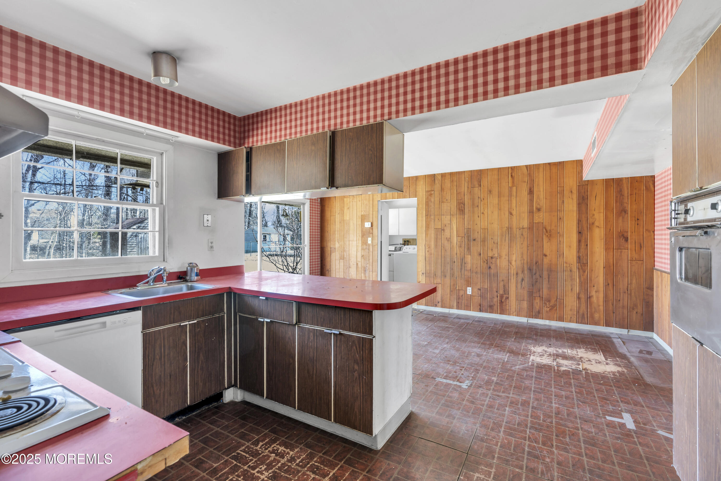 41 Brookview Lane, Aberdeen, New Jersey image 11