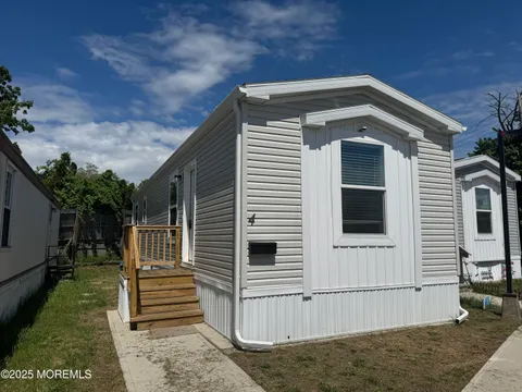 MLS: 22513930