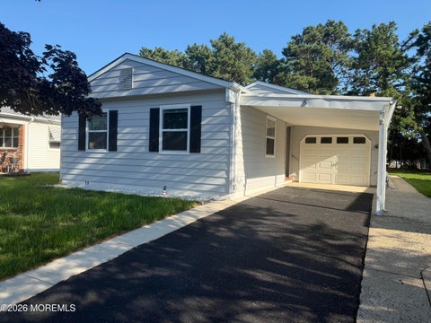 Homes For Sale - 8 Gorginio Drive<br/> Toms River, NJ 08757