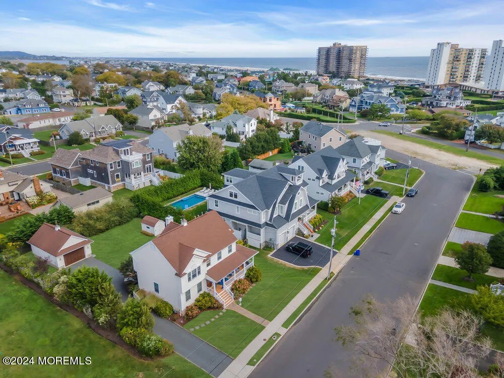 Monmouth Beach, New Jersey 07750, United States, 5 Bedrooms Bedrooms, ,4 BathroomsBathrooms,Residential,Active,40669