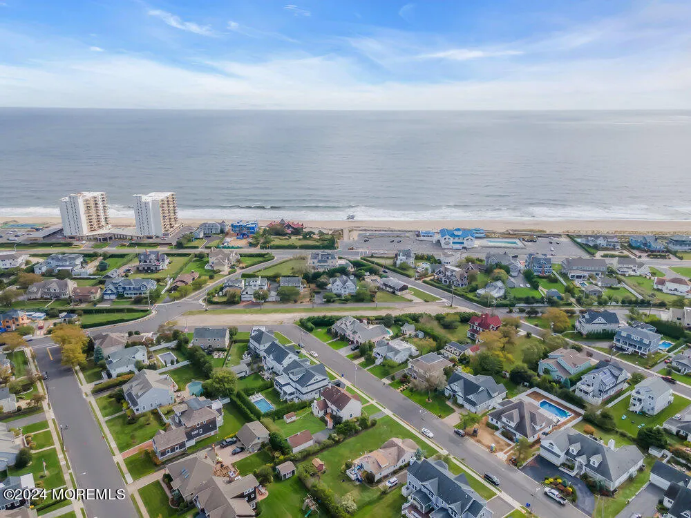 Monmouth Beach, New Jersey 07750, United States, 5 Bedrooms Bedrooms, ,4 BathroomsBathrooms,Residential,Active,40669