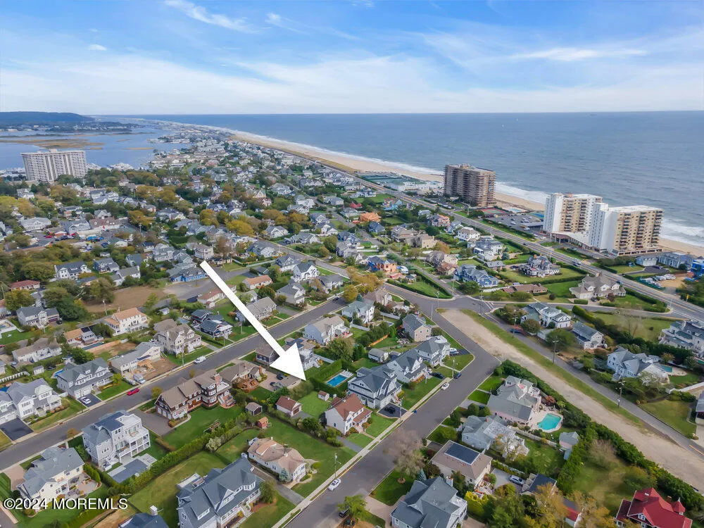 Monmouth Beach, New Jersey 07750, United States, 5 Bedrooms Bedrooms, ,4 BathroomsBathrooms,Residential,Active,40669