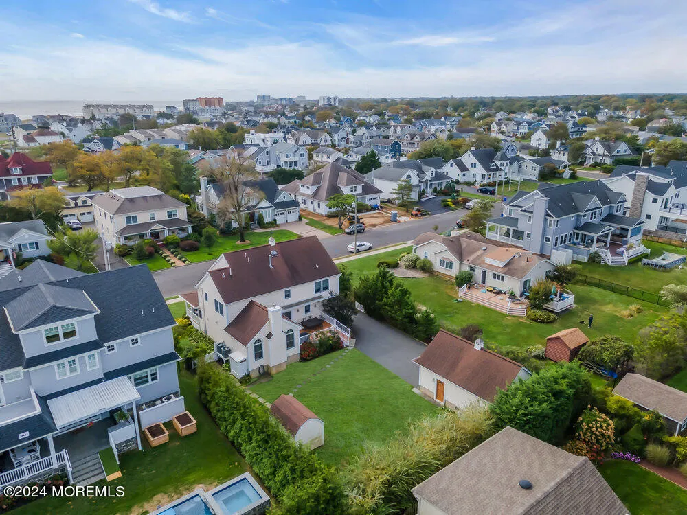 Monmouth Beach, New Jersey 07750, United States, 5 Bedrooms Bedrooms, ,4 BathroomsBathrooms,Residential,Active,40669