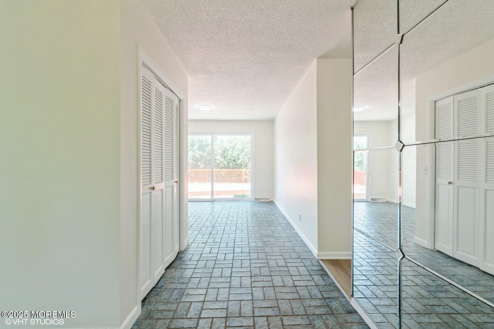 1214 Robin Road