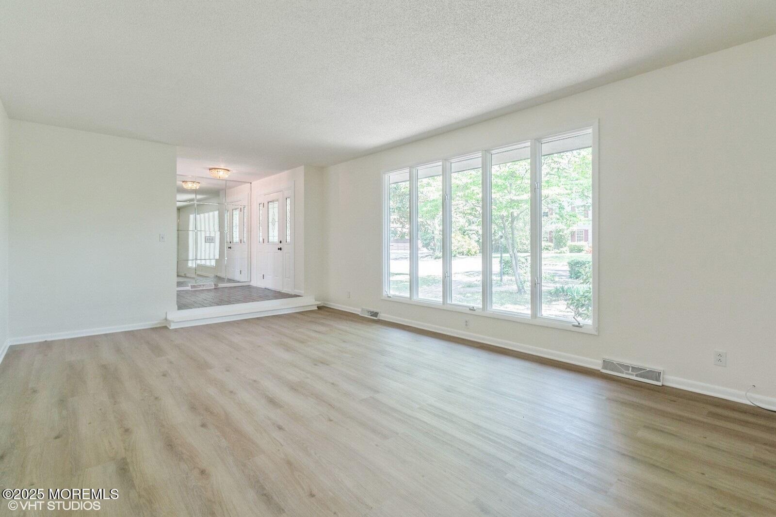 1214 Robin Road