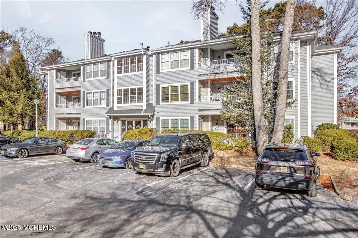 Helmetta, New Jersey 08828, United States, 2 Bedrooms Bedrooms, ,2 BathroomsBathrooms,Residential,Pending,18551