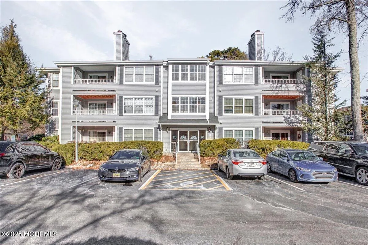 Helmetta, New Jersey 08828, United States, 2 Bedrooms Bedrooms, ,2 BathroomsBathrooms,Residential,Pending,18551