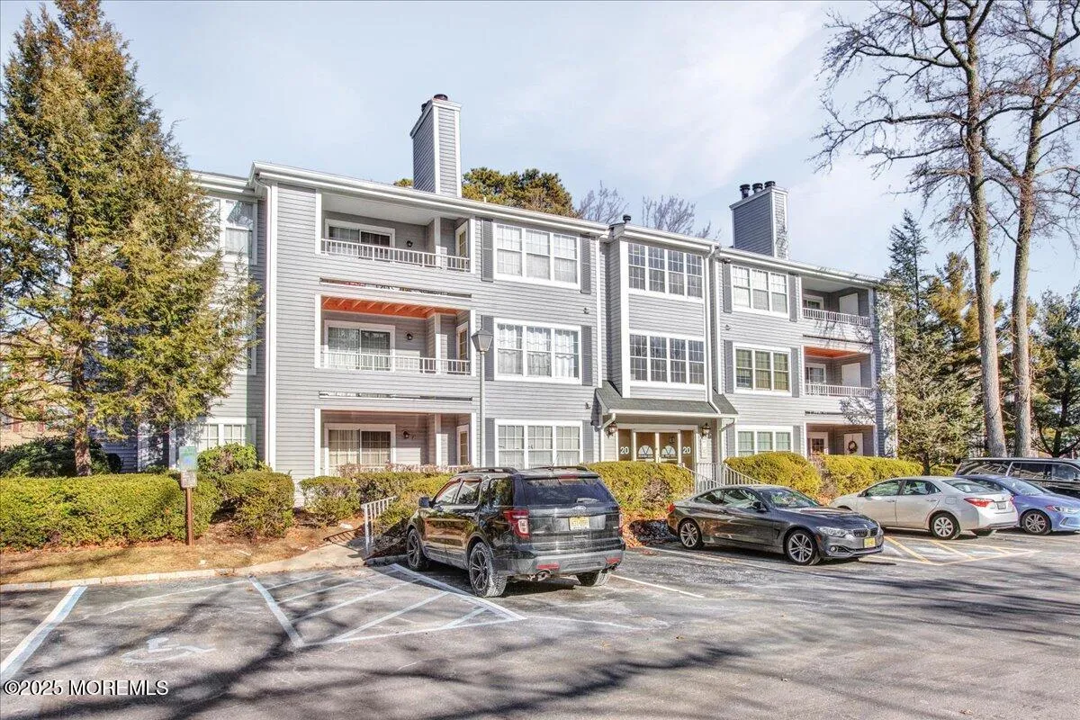 Helmetta, New Jersey 08828, United States, 2 Bedrooms Bedrooms, ,2 BathroomsBathrooms,Residential,Pending,18551