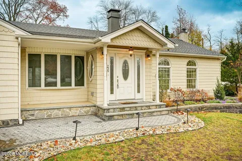 MLS: 22512357