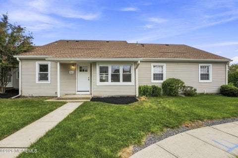 Photo of 61 Piazza Vittoria #C, Freehold, NJ 07728 (MLS # 22627707)