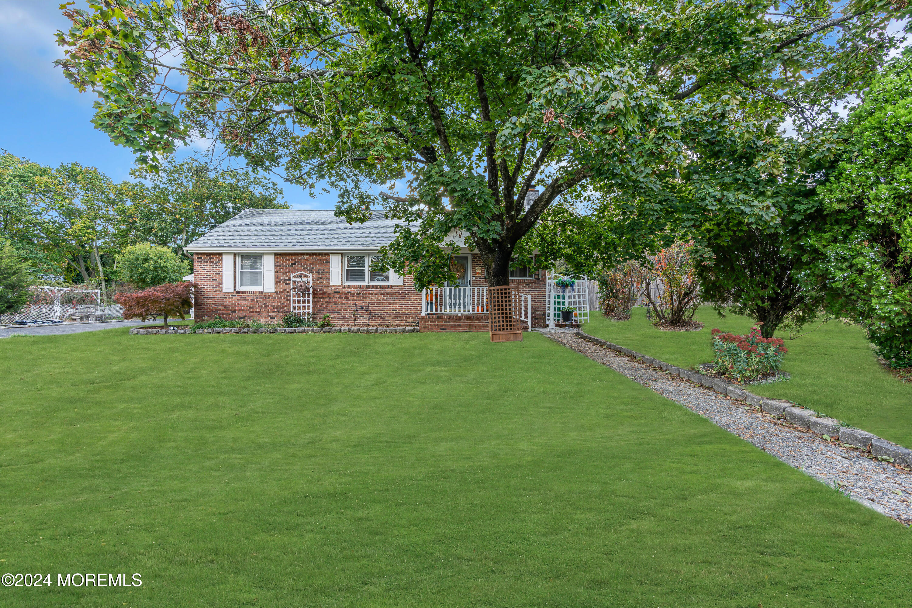 13 Hemlock Road, Howell, New Jersey image 3