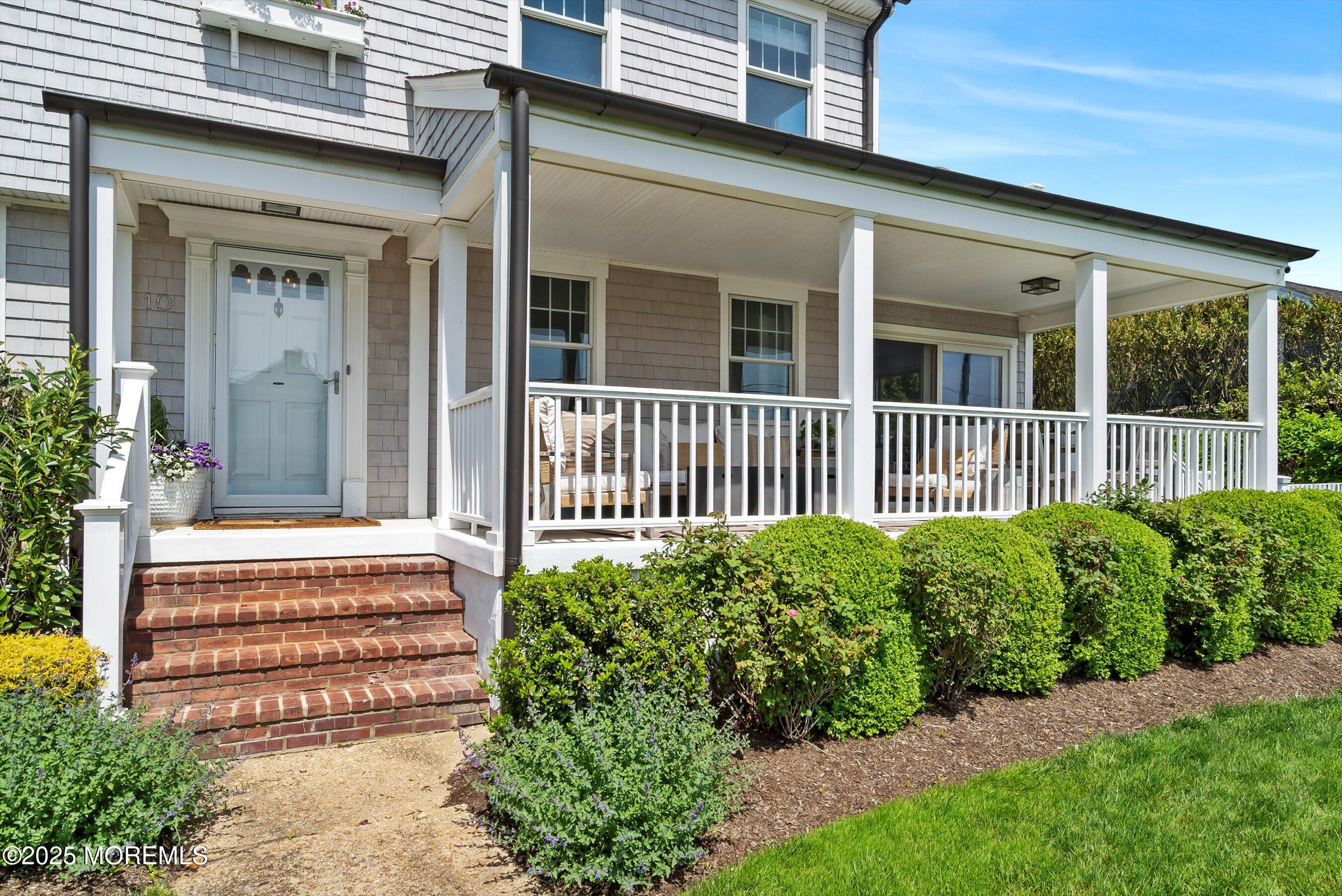 10 Howell Avenue