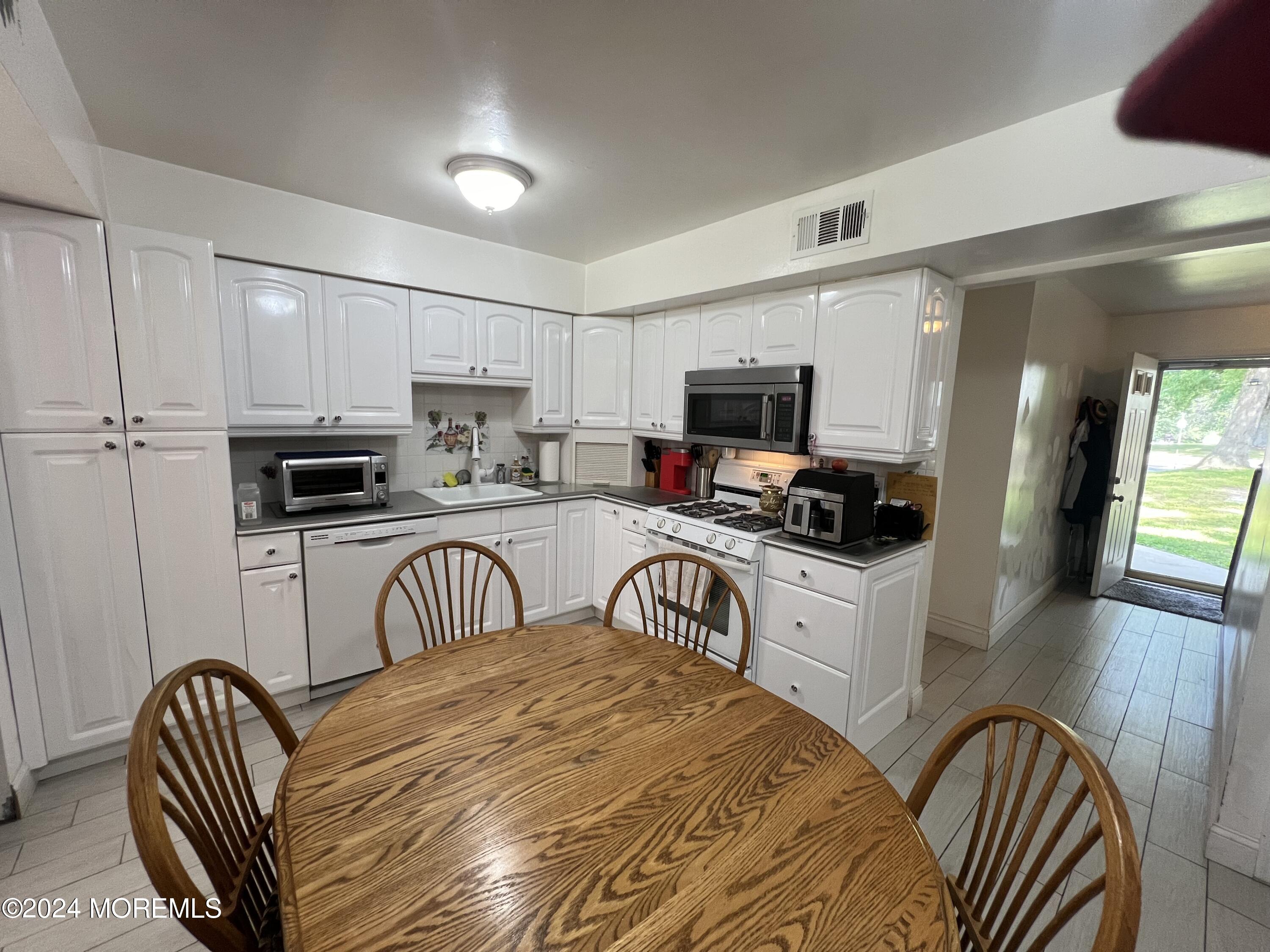 57 County Road 520, Marlboro, New Jersey image 21