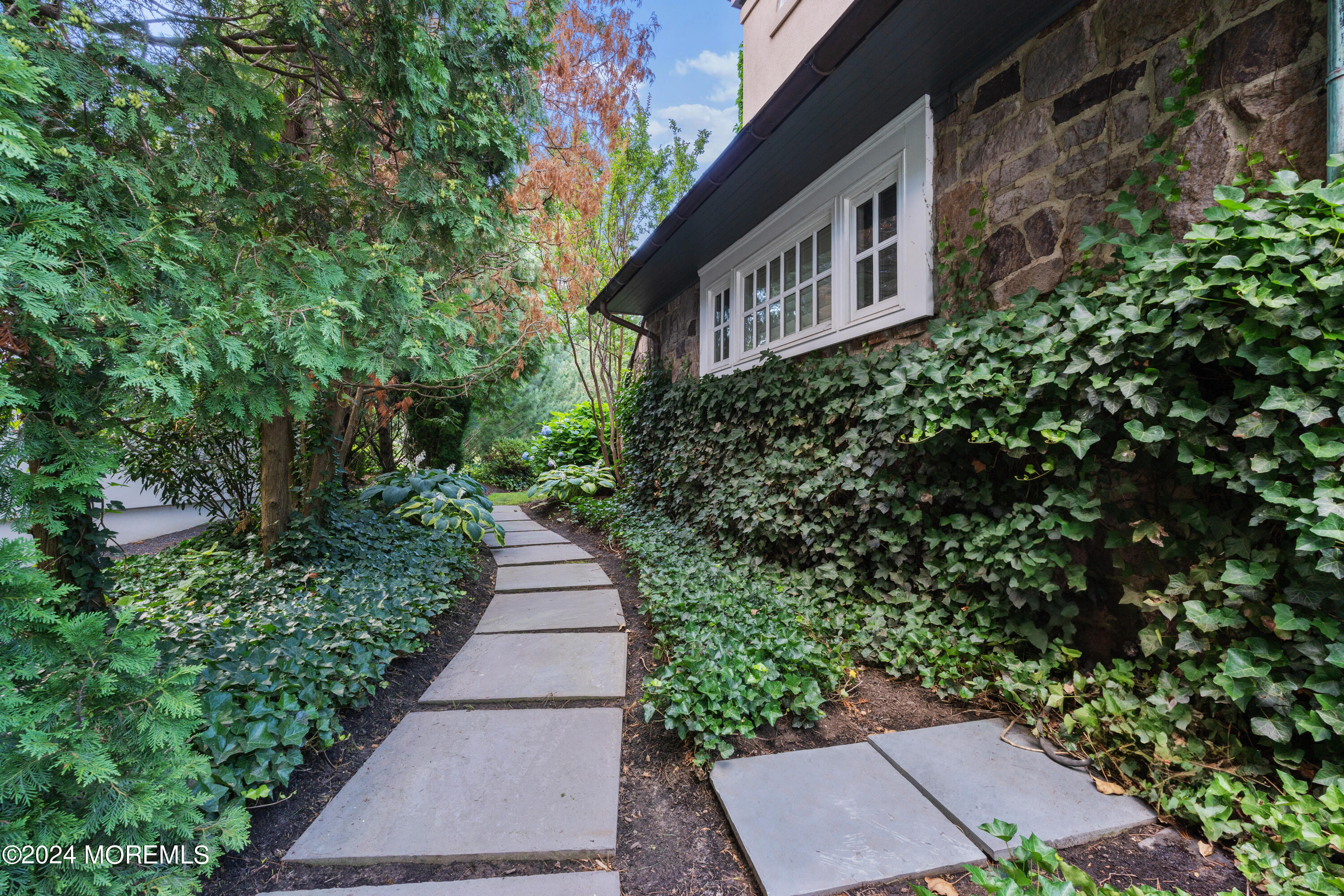 562 Navesink River Road, Red Bank, New Jersey image 38