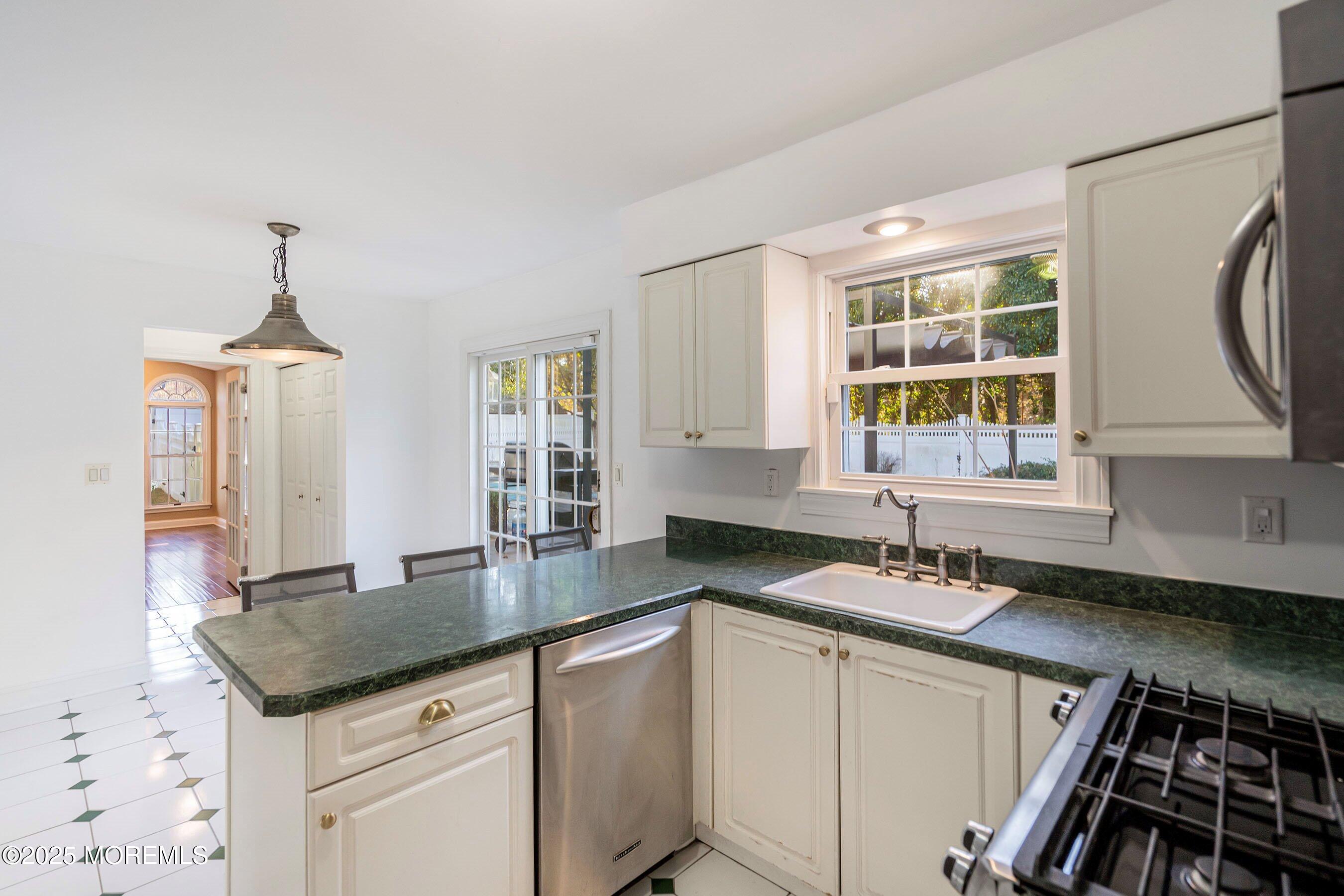100 Wicklow Court, Toms River, New Jersey image 7
