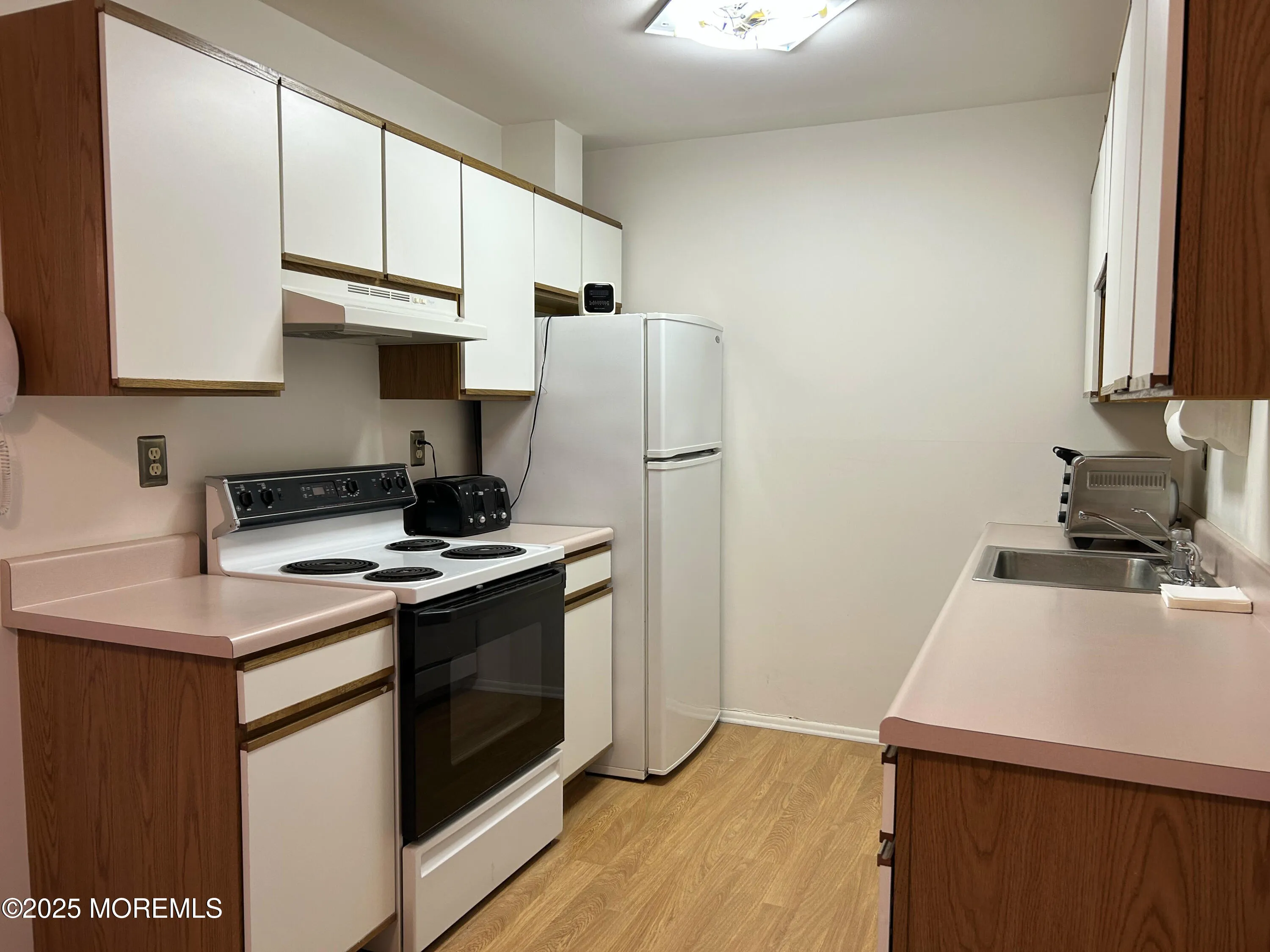 Lakewood, New Jersey 08701, United States, 1 Bedroom Bedrooms, ,1 BathroomBathrooms,Residential,Pending,104437