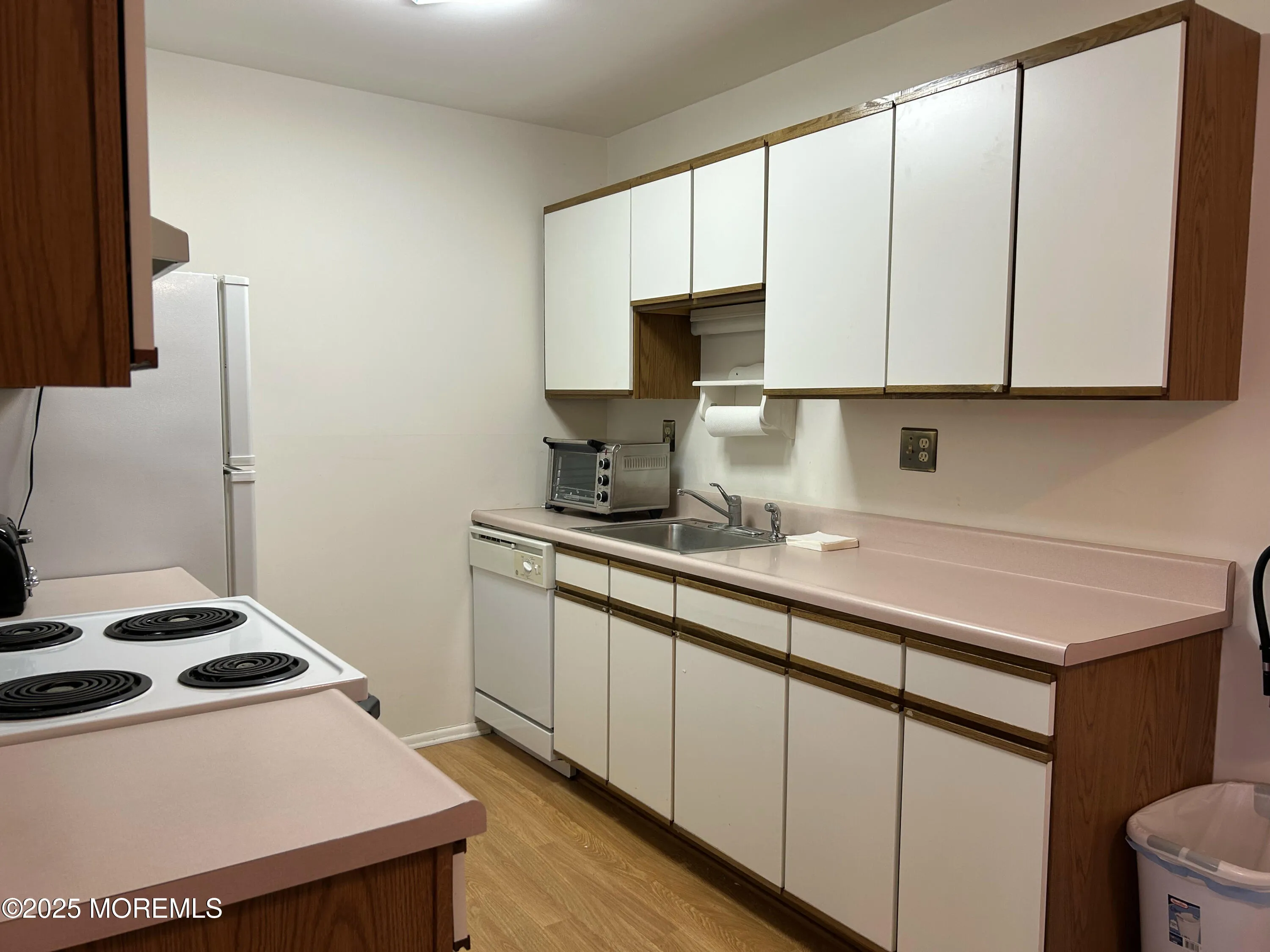 Lakewood, New Jersey 08701, United States, 1 Bedroom Bedrooms, ,1 BathroomBathrooms,Residential,Pending,104437