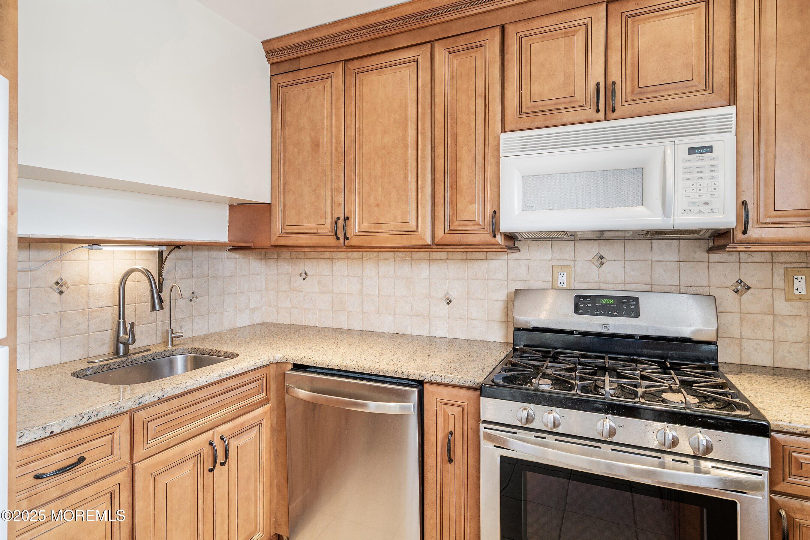 39 Scholer Drive, Union Beach, New Jersey image 14