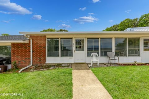 Condo For Sale - 881B Balmoral Court<br/> Lakewood, NJ 08701