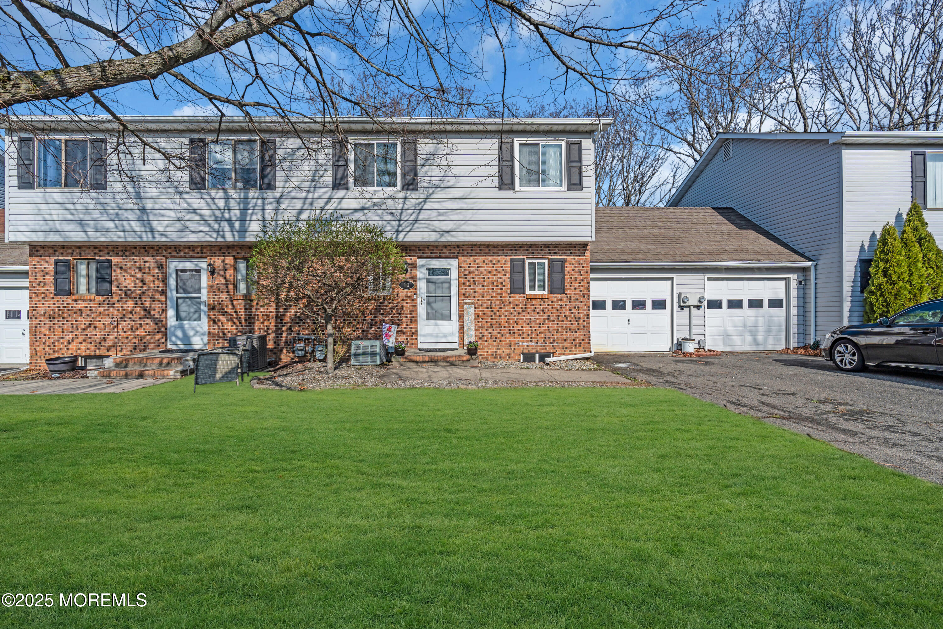 10 Tracey Court, Howell, New Jersey image 1