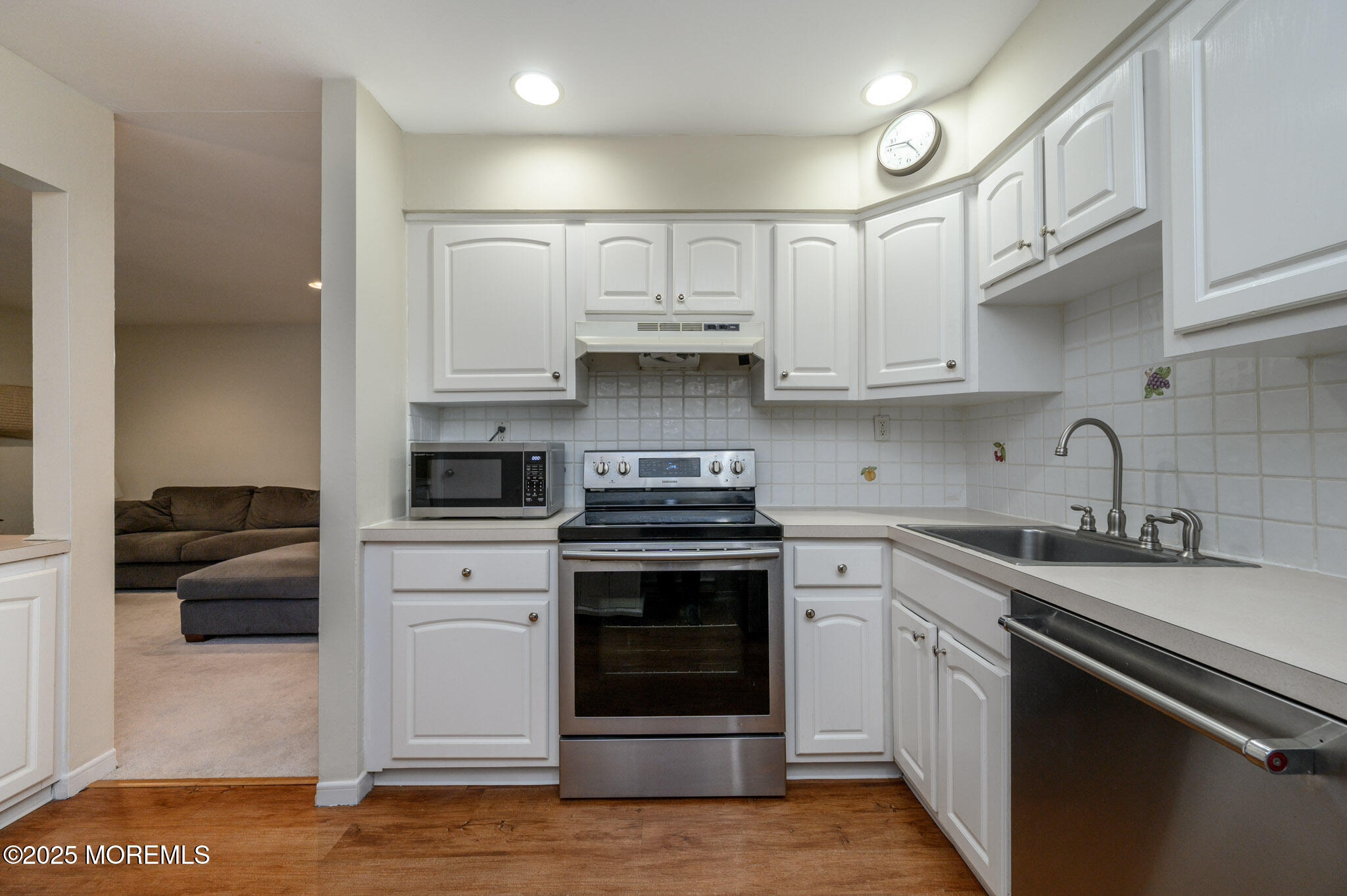 110 Amberly Drive #E, Manalapan, New Jersey image 14