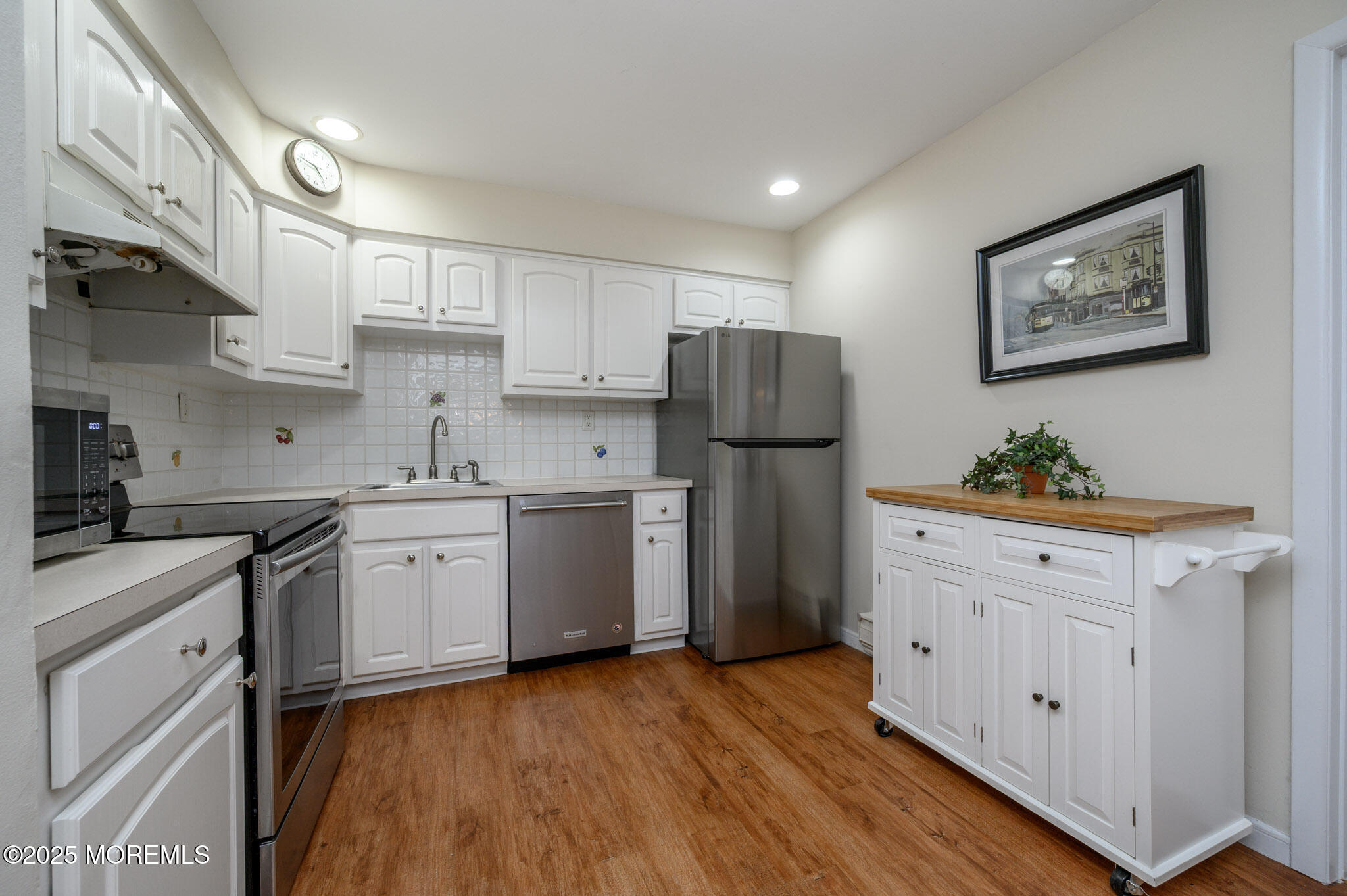 110 Amberly Drive #E, Manalapan, New Jersey image 11
