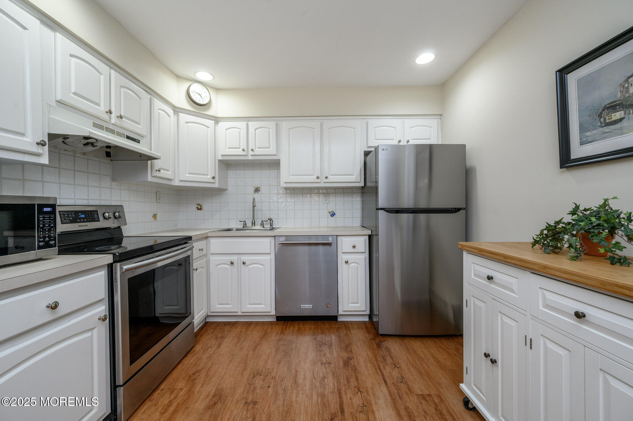110 Amberly Drive #E, Manalapan, New Jersey image 12