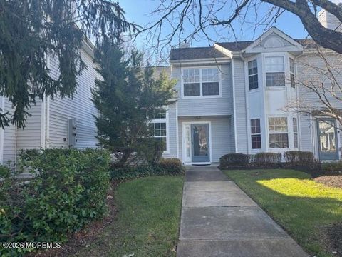 Townhouse For Rent - 116 Wellington Court<br/> Manalapan, NJ 07726