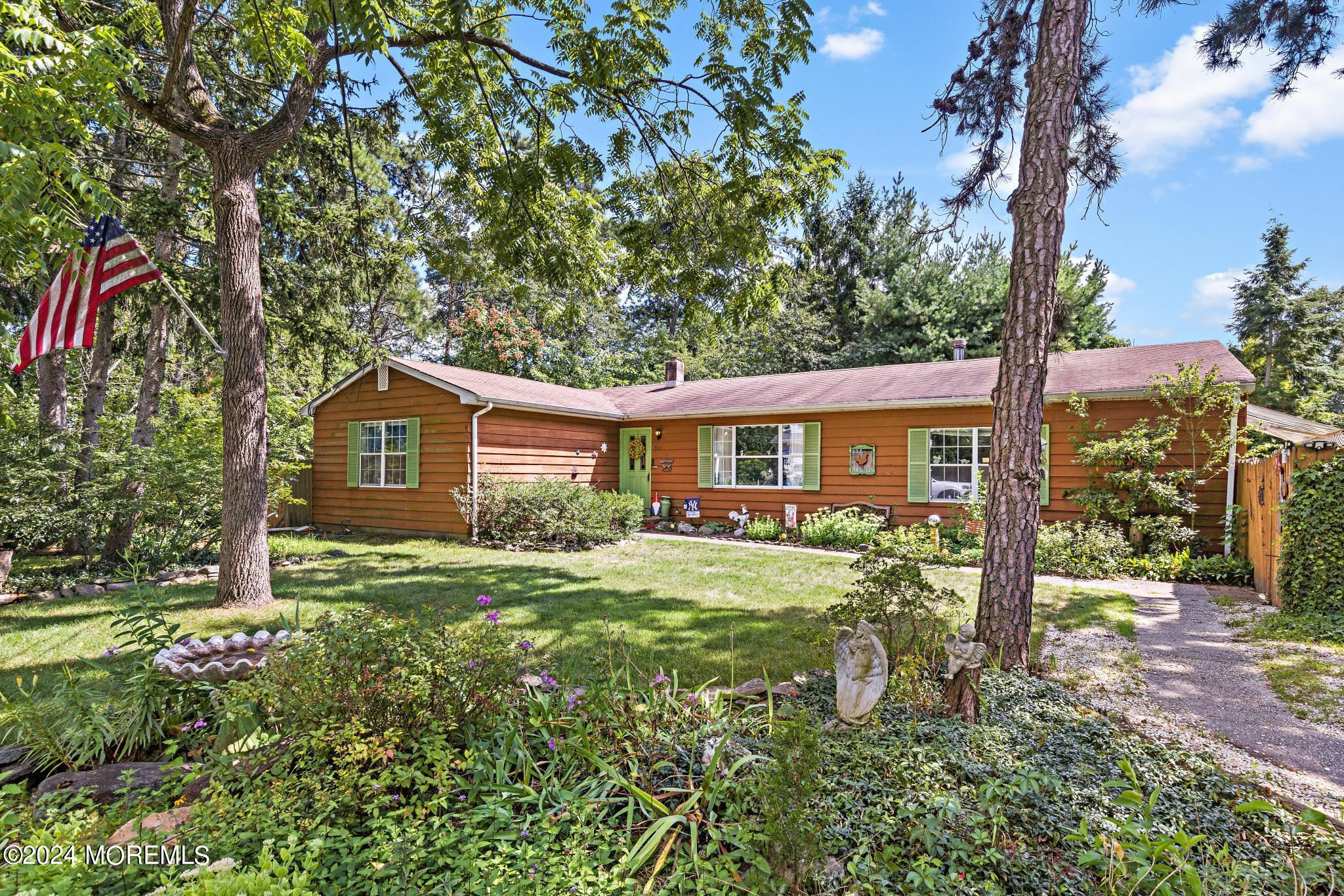 View Toms River, NJ 08757 house