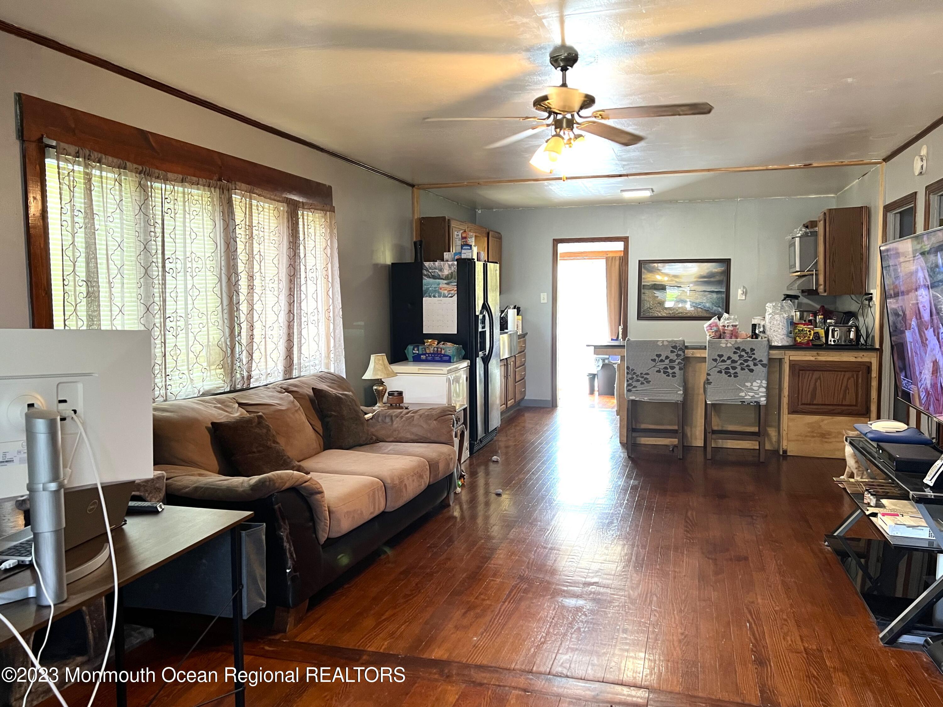 Photo 5 of 23 of 1625 W Princeton Avenue house
