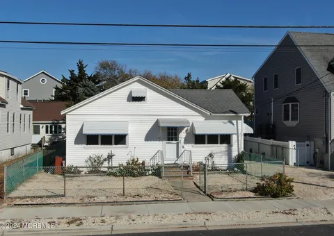 MLS: 22510576