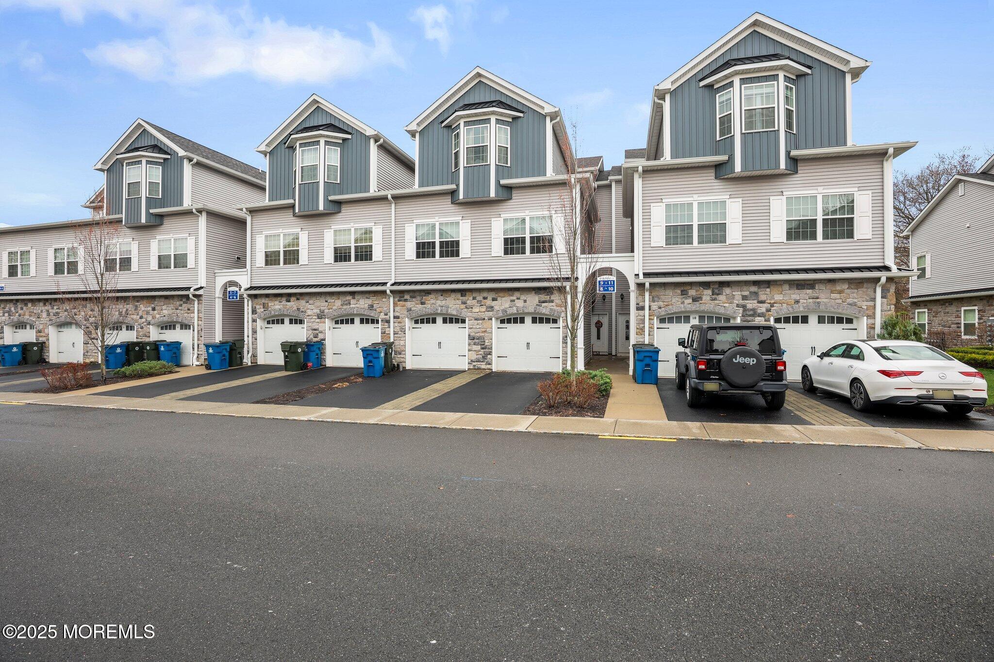 8 Emily Court, Hazlet, New Jersey image 2
