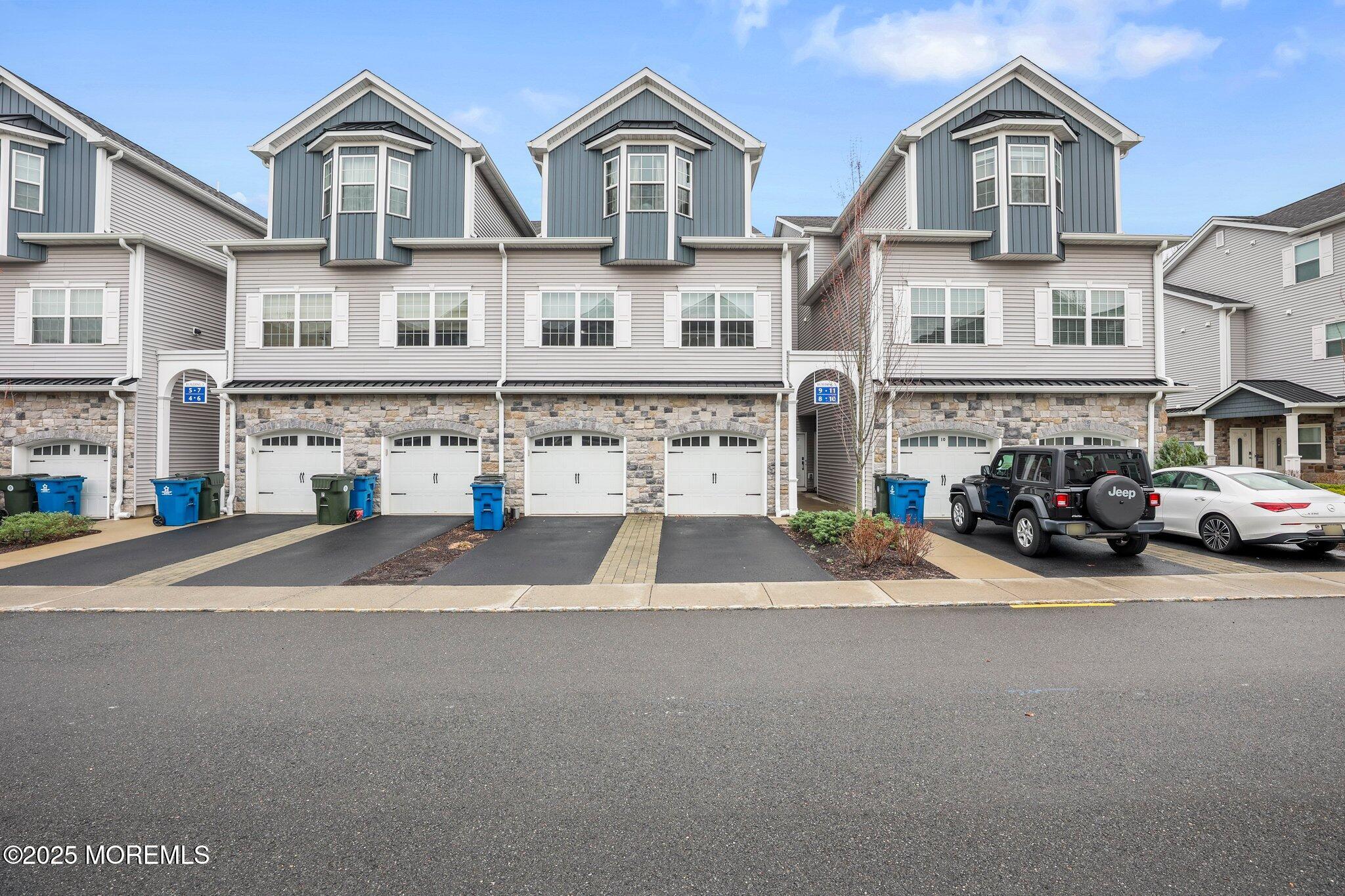 8 Emily Court, Hazlet, New Jersey image 1